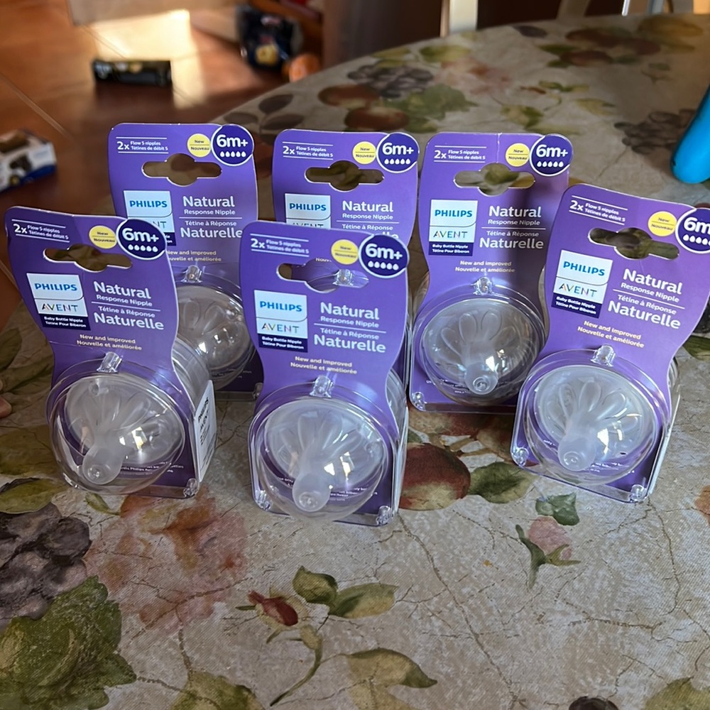 BRAND NEW in packaging Phillips Advent Natural Nipples 6M+ - 12 nipples total